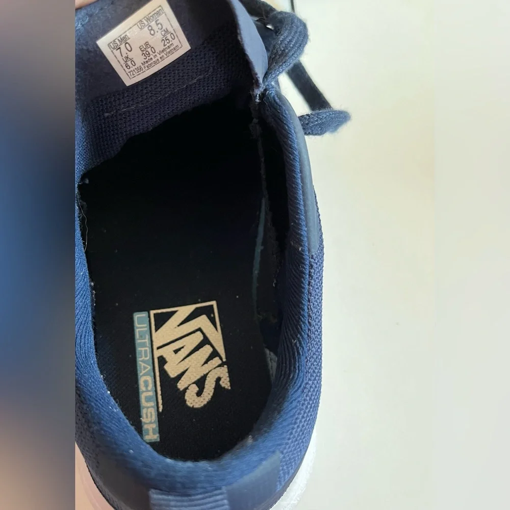 Vans UltraRange UltraCush Shoes Navy & White Men's Size 7 Women’s 8.5 sneakers